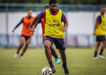 Maricá FC contrata zagueiro Paulo César para reforçar defesa na temporada 2026