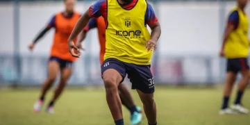 Maricá FC contrata zagueiro Paulo César para reforçar defesa na temporada 2026