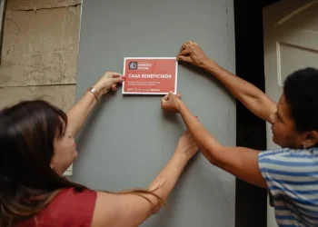 Prefeitura de Maricá reforma 3 residências em Jacaroá por meio do programa Emboço Social