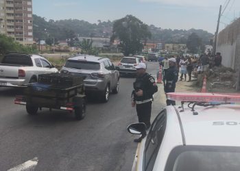 Moradores de São Gonçalo protestam contra falta de água; manifestações bloqueiam RJ-106