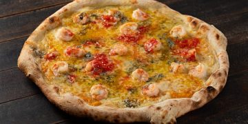 Izzas Pizzaria inaugura unidade em Botafogo com abordagem neo-napolitana