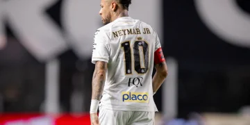Neymar critica arbitragem e faz comentário considerado sexista após advertência
