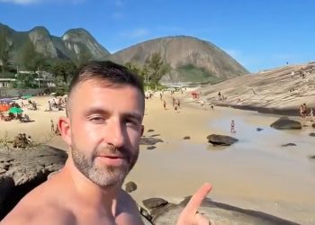 Influenciador britânico destaca beleza e tranquilidade de Itacoatiara, em Niterói