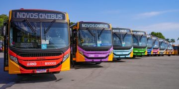 Prefeitura do Rio apresenta 102 novos ônibus com ar-condicionado para fortalecer a renovação do transporte público