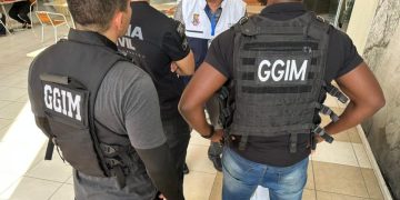 Operação interditada salão por realizar procedimentos invasivos sem licença em Niterói