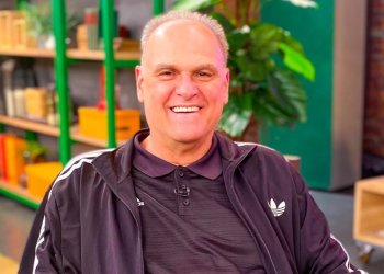 Flamengo aposentará a camisa 14 em homenagem a Oscar Schmidt, lenda do basquete