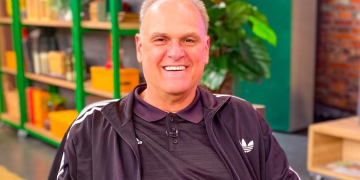 Flamengo aposentará a camisa 14 em homenagem a Oscar Schmidt, lenda do basquete