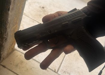 Polícia dispara contra suspeito em tiroteio no conjunto habitacional Minha Casa Minha Vida, em Itaipuaçu