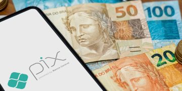 Aumento de golpes com Pix reforça alerta para cuidados na transferência de dinheiro