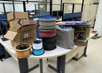 Polícia fecha fábrica e prende comerciante por venda ilegal de linha chilena em São João de Meriti