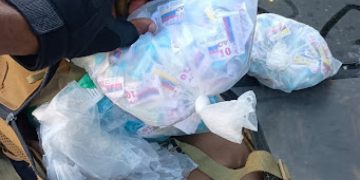 Operação contra o Comando Vermelho prende dois, recupera veículos e apreende drogas em São Gonçalo