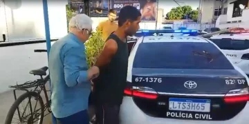 Homem condenado por tráfico é preso na comunidade do Risca Faca, em Maricá