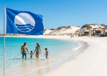 Praia do Peró, em Cabo Frio, destaca-se como destino seguro para turismo familiar no Rio