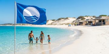 Praia do Peró, em Cabo Frio, destaca-se como destino seguro para turismo familiar no Rio