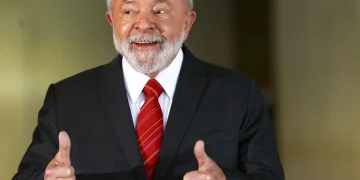 Lula sanciona lei que garante até três dias anuais de ausência para exames preventivos no trabalho