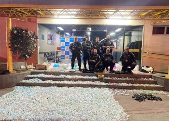 Operação da PM apreende R$ 1 milhão em drogas e armas em Itaipuaçu