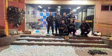 Operação da PM apreende R$ 1 milhão em drogas e armas em Itaipuaçu