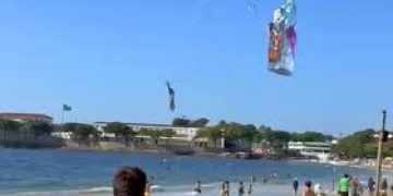 Soltar balões em praias é crime ambiental com risco de prisão e multa