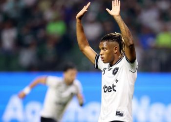 Botafogo é processado por empresários de Danilo por não pagamento de comissão de transferência