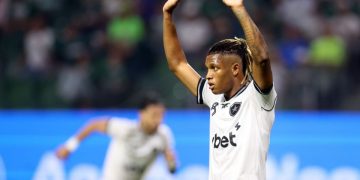 Botafogo é processado por empresários de Danilo por não pagamento de comissão de transferência