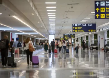 Queixas de assédio, transporte irregular e câmbio ilegal no Aeroporto Galeão é pauta de reportagem