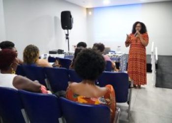 Encerramento de exposição sobre Lélia Gonzalez promove reflexão e formação antirracista na educação municipal