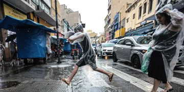 Tempo quente persiste na Norte e Nordeste durante feriado com previsão de nuvens e chuvas isoladas