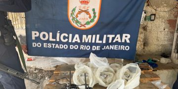 Polícia prende dois suspeitos de tráfico durante patrulhamento na comunidade Beira Rio