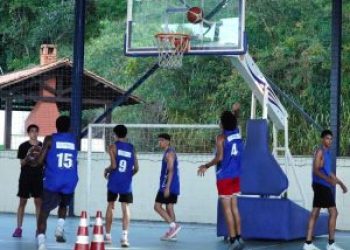 Projeto de basquete em São Gonçalo forma atletas de times sub-15 e sub-16 para competições profissionais