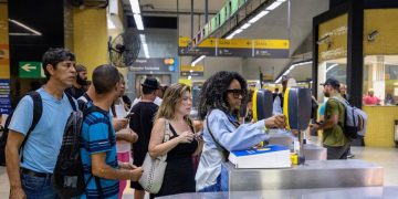 Tarifa social do metrô fica mantida em R$ 5 até abril de 2027, beneficiando usuários de baixa renda