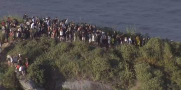 Operação policial no Morro Dois Irmãos prende criminosos e prende turistas no Rio