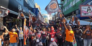 Manifestação em São Gonçalo pede fim da escala 6×1 para garantir mais tempo de lazer e descanso