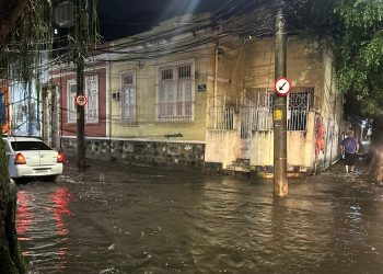 Temporal causa alagamentos e interrupções no transporte na região metropolitana do Rio
