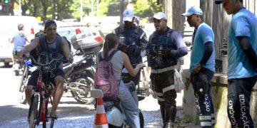 Fiscalização nas ciclovias do Rio orienta condutores sobre novas regras do decreto municipal