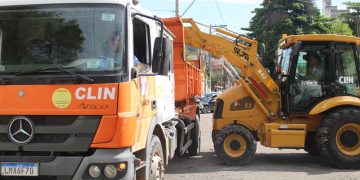 Clin reforça limpeza nas comunidades do Fonseca com retirada de 70 toneladas de resíduos