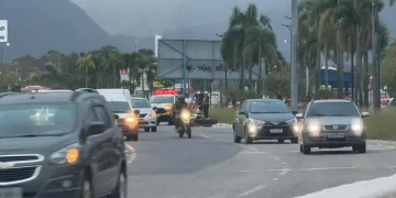 Acidente com motociclista causa congestionamento em Maricá e Trafego pesado na região