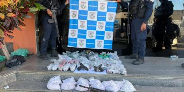 Quatro suspeitos de tráfico são presos com armas e drogas em operação na Risca Faca