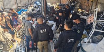 Operação em Niterói fecha ferro-velho irregular e apreende munições e materiais ilícitos