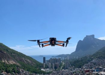 Iniciativa promove cursos de fotografia e drone para moradores das favelas do Rio
