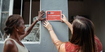 Prefeitura de Maricá entrega residências reformadas pelo programa Emboço Social em Jacaroá