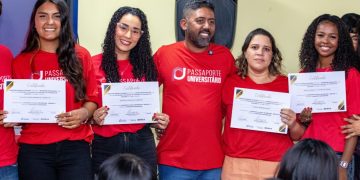 Prefeitura de Maricá entrega certificados a 60 estudantes do programa Passaporte Universitário