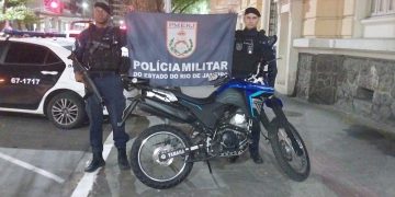 Polícia Militar recupera motocicleta roubada na Avenida Roberto Silveira, em Niterói