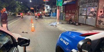 Motociclista morre e passageira fica gravemente ferida em acidente na Alameda São Boaventura, Niterói
