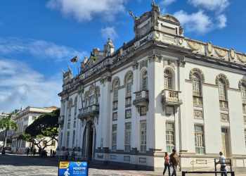 Obras às margens do Rio Sergipe ameaçam manguezal protegido em Aracaju