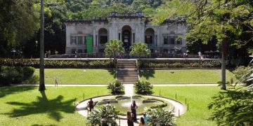 Palacete do Parque Lage passa por maior restauração em 100 anos e revela pinturas originais