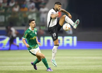 Alexander Barboza confirma acordo com Palmeiras, mas aguarda decisão final do clube