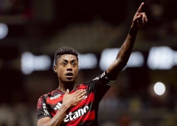 Bruno Henrique renova contrato com Flamengo até 2027 e segue ídolo do clube