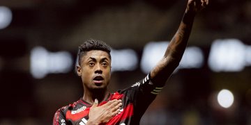 Bruno Henrique renova contrato com Flamengo até 2027 e segue ídolo do clube