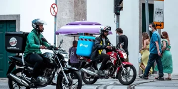 Seminário da ACRJ analisa impactos da escalada de motocicletas na mobilidade e saúde urbana no Rio