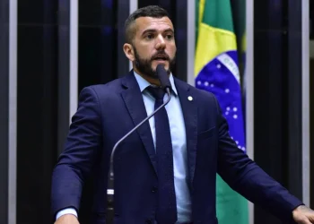 PGE recomenda inelegibilidade de deputado Carlos Jordy por esquema de abuso midiático em Niterói